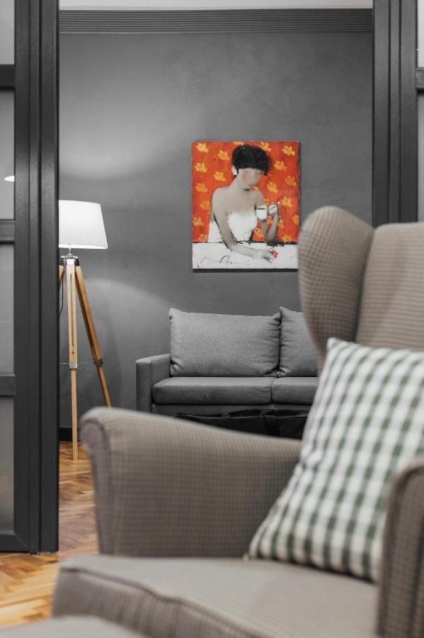 Apartment On Hnatiuka With Parking Lvov Exteriér fotografie